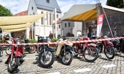 Zlot motocykli XX wieku na dziedzińcu Zamku Piastowskiego (9)