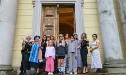 Hrabina wr&oacute;ciła do Krowiarek (17)