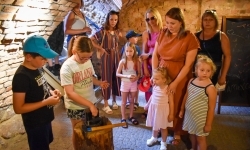 Wakacyjne atrakcje na zamkowym dziedzińcu przyciągnęły tłumy (8)