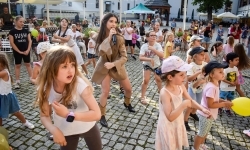 Wakacyjne atrakcje na zamkowym dziedzińcu przyciągnęły tłumy (4)