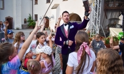 Wakacyjne atrakcje na zamkowym dziedzińcu przyciągnęły tłumy (10)