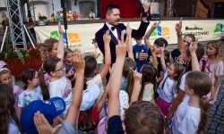 Wakacyjne atrakcje na zamkowym dziedzińcu przyciągnęły tłumy (11)