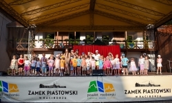 Wakacyjne atrakcje na zamkowym dziedzińcu przyciągnęły tłumy (7)