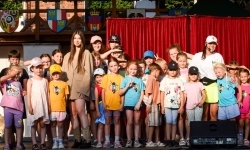 Wakacyjne atrakcje na zamkowym dziedzińcu przyciągnęły tłumy (9)