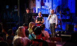 Nocny przejazd kolejką do Stod&oacute;ł, historia Rud, koncert w starej wagonowni i wyjątkowa atmosfera (10)