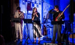 Nocny przejazd kolejką do Stod&oacute;ł, historia Rud, koncert w starej wagonowni i wyjątkowa atmosfera (7)