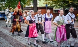 Dożynki Chmielne na zamkowym dziedzińcu za nami (8)