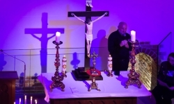 Wiecz&oacute;r z relikwiami Drzewa Krzyża Świętego na Zamku Piastowskim (10)